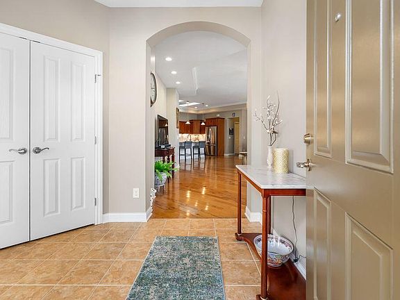 3rd image of 6798 Garden View Dr