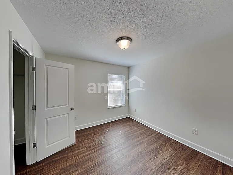 1018 Walden Pond Dr — Photo 28