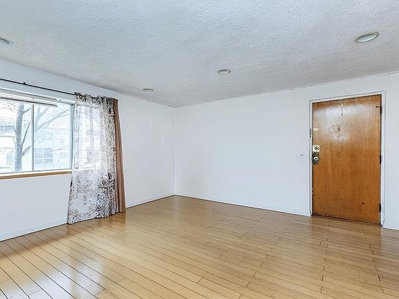 4th image of 124 Addison St APT 11