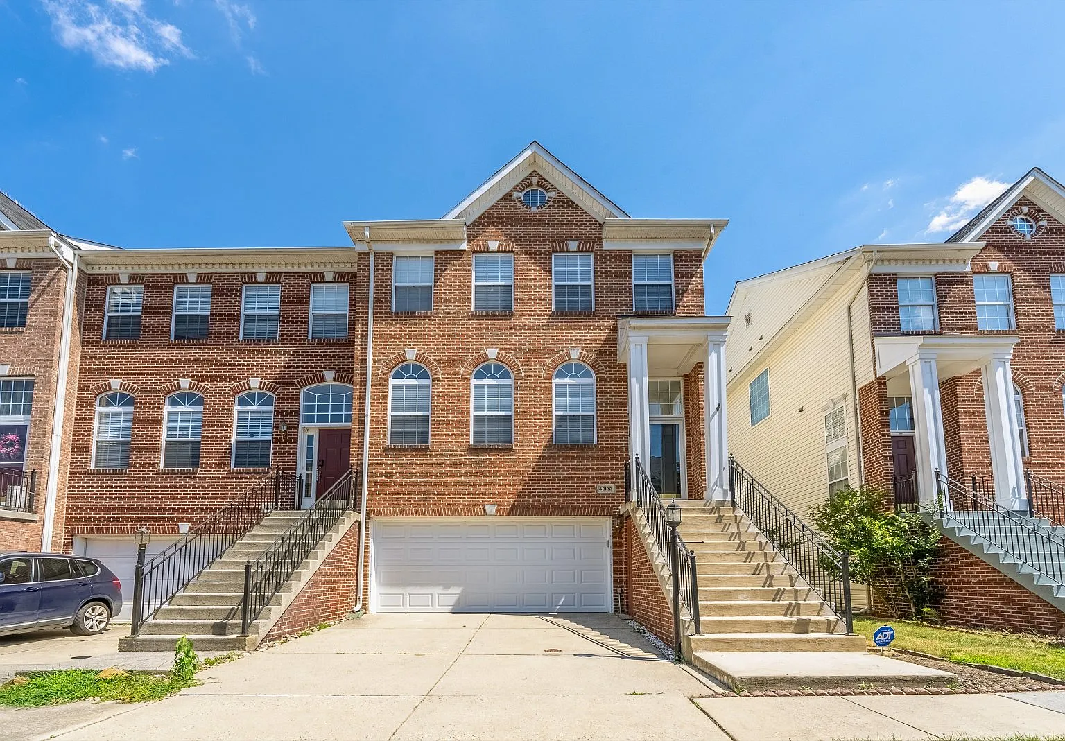 3 bed, 3.5 bath, 2426 sqft, $3,450 — Photo 1
