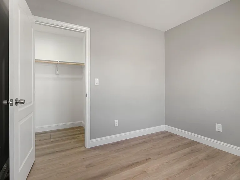 2116 Report Ave — Photo 2