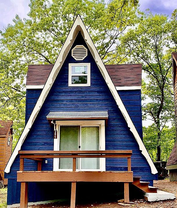 1st image of 559 Iroquois Ln