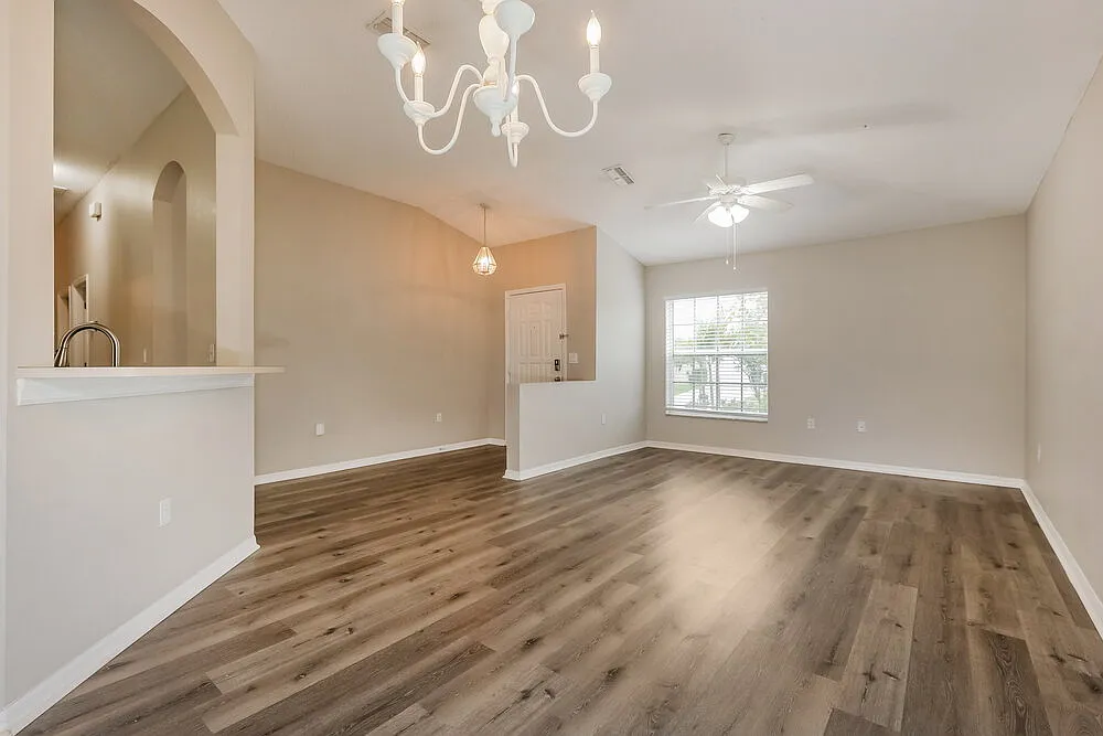 3 bed, 2.0 bath, 1395 sqft, $2,115 — Photo 4