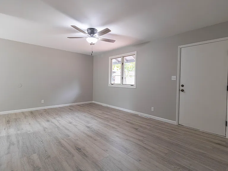 5714 N Maple Ct — Photo 11