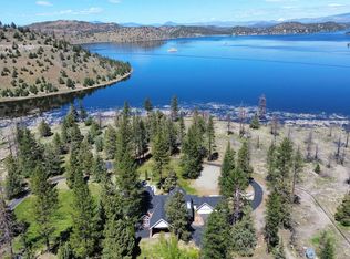 17917 Lake Shore Dr, Weed, CA 96094