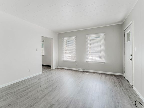 3rd image of 702 W 11th Ave