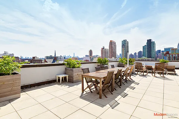 Sold by Modern Spaces | media 9