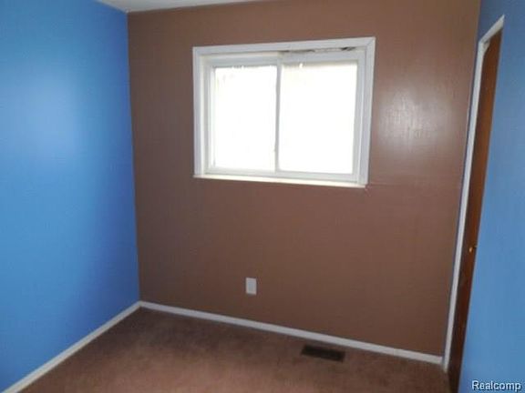 5th image of 2085 College Ave