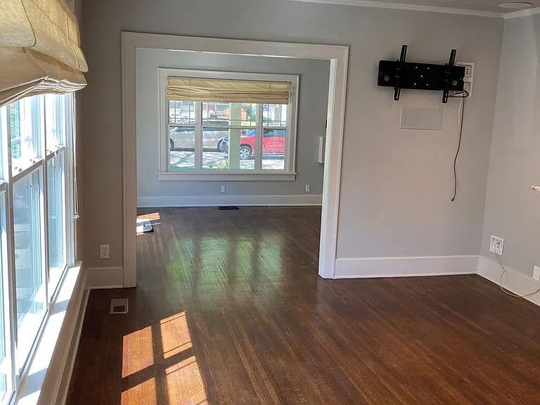 1515 S Carson Ave — Photo 17