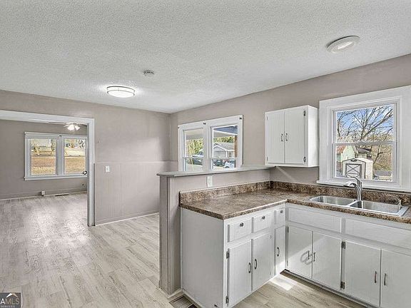 4th image of 40 Clervue Cir NE