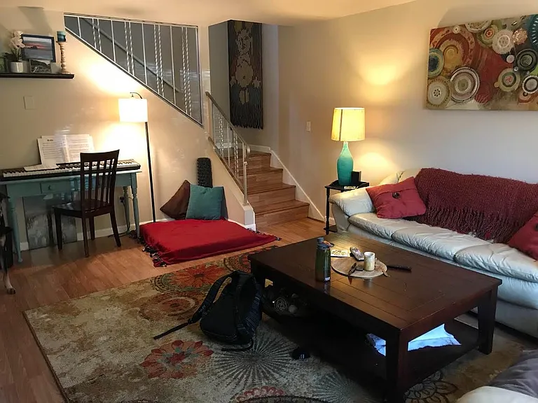 Will be rented without furniture or decorations.