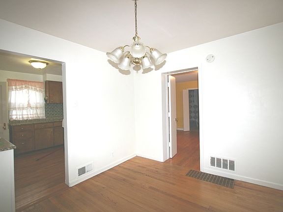 3rd image of 8621 S Jeffery Blvd