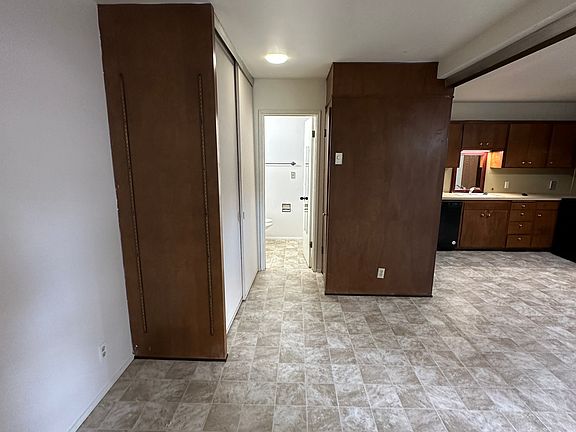 3rd image of 952 100th Ave NE #E1