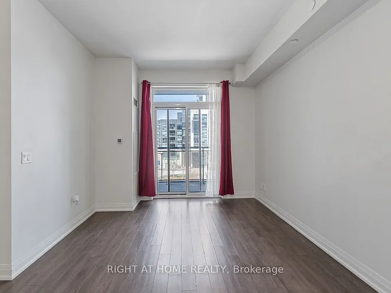 10 Meadowglen Pl — Photo 17