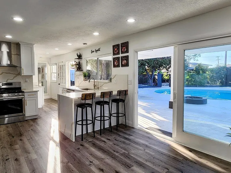 2548 E Wilson Ave — Photo 18