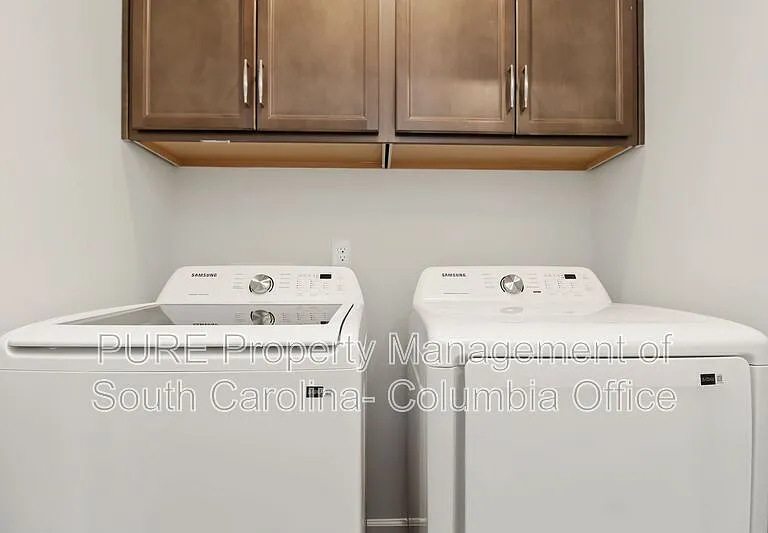 1052 Astoria Dr — Photo 13