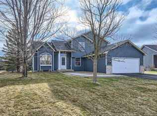 1883 Quail Dr, Shakopee, MN 55379