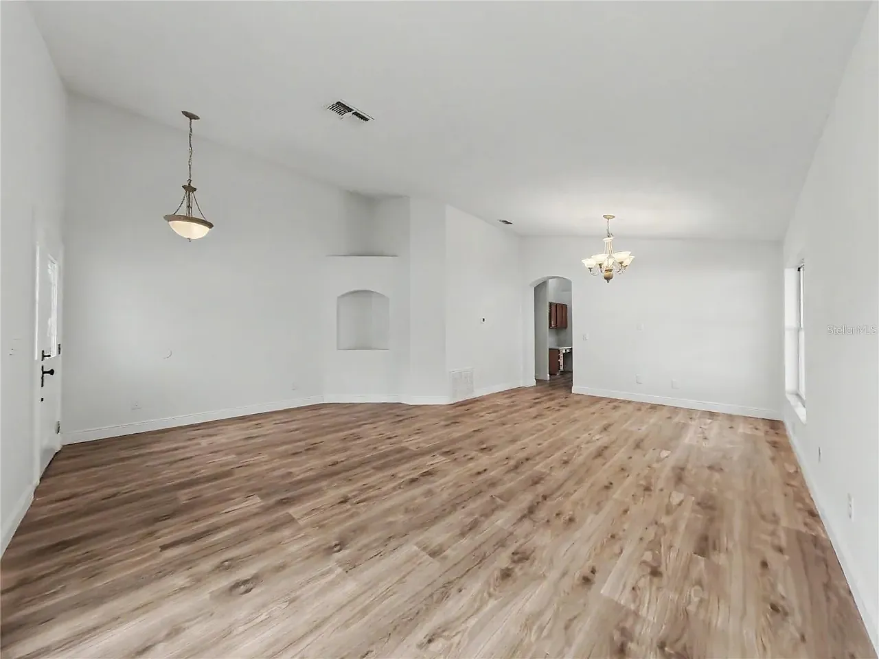 4 bed, 1942 sqft, $2,525 — Photo 3