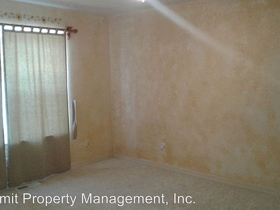 5th image of 2625 Highwood Dr