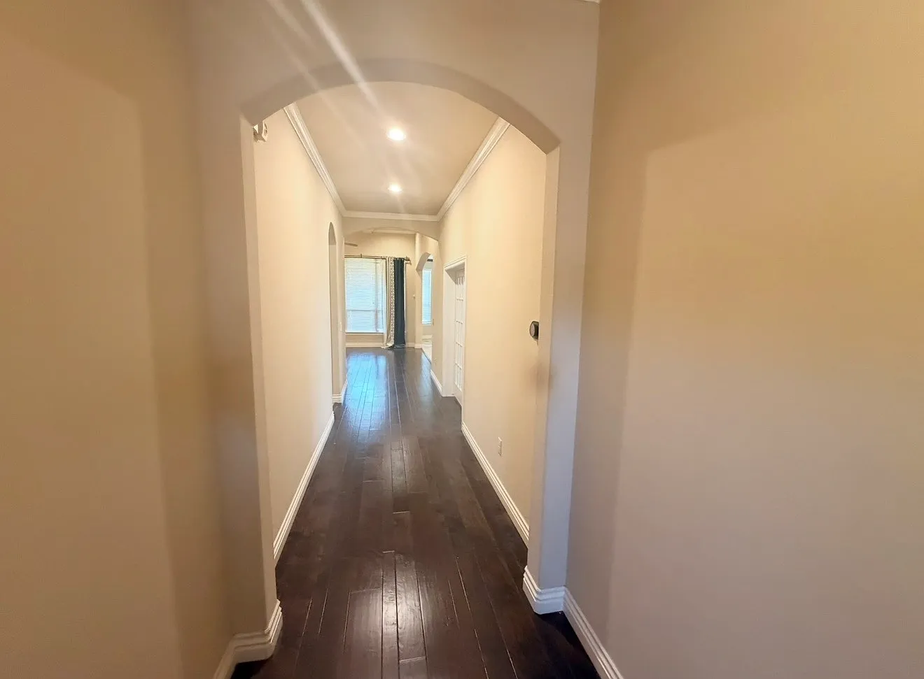 3 bed, 1922 sqft, $2,200 — Photo 2