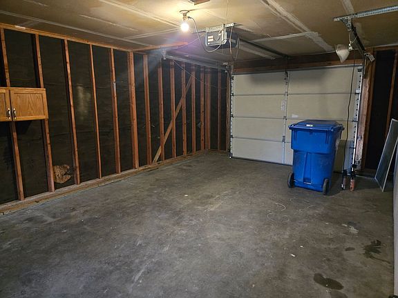 3rd image of 728 20th Ave E
