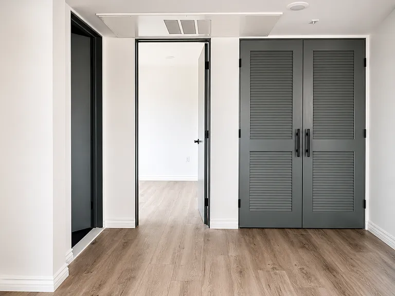 5731 Lexington Ave #301 — Photo 10
