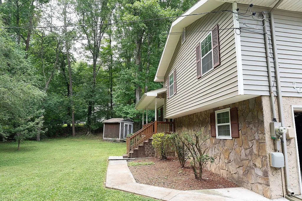 3 bed, 1.5 bath, 1119 sqft, $2,000 — Photo 3