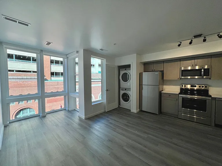 725 W Pratt St. — Photo 82