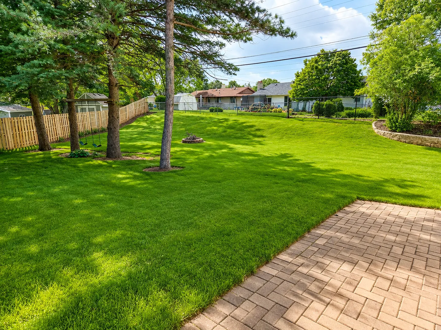 Beautiful Single Family Home with Fabulous Yard! — Photo 3