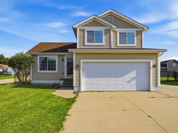 828 73rd St NE, Cedar Rapids, IA 52402