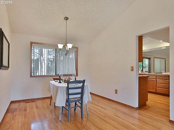 4th image of 410 NE 134th St
