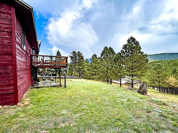 Large yard -.4 acre lot