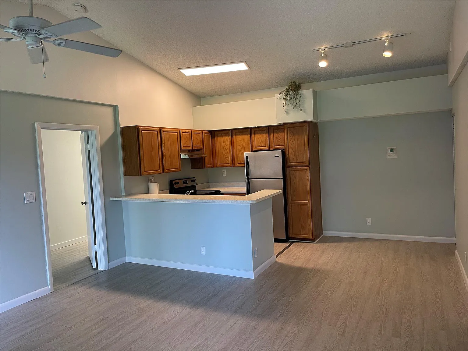 2 bed, 2.0 bath, 975 sqft, $2,000 — Photo 2