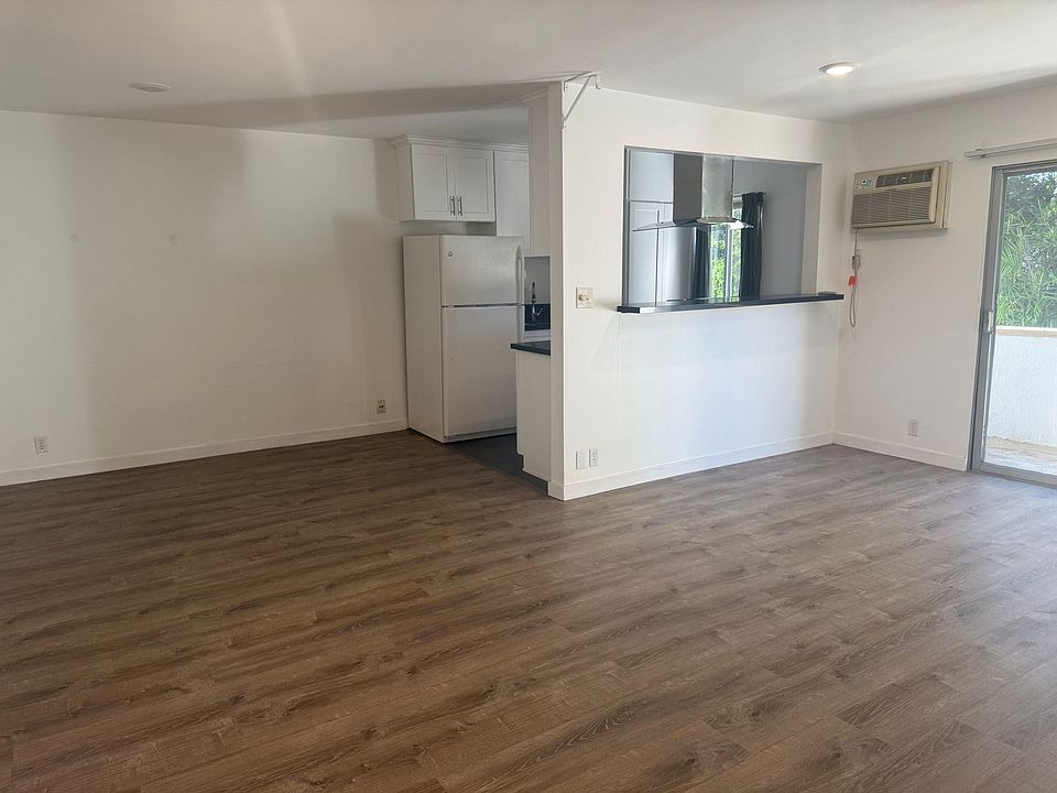 2nd image of 4901 Laurel Canyon Blvd #8