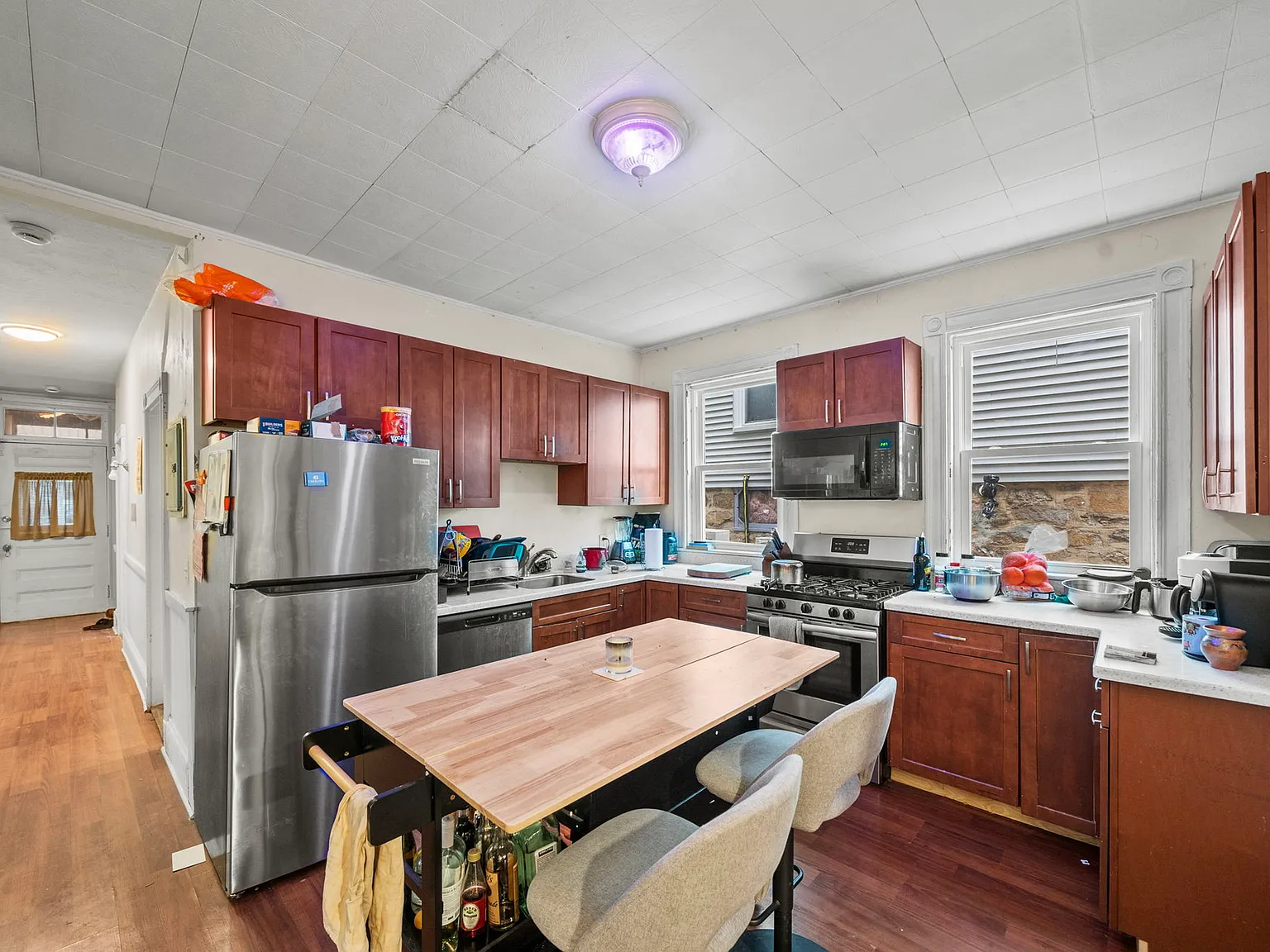 4 bed, 1200 sqft, $4,400 — Photo 2