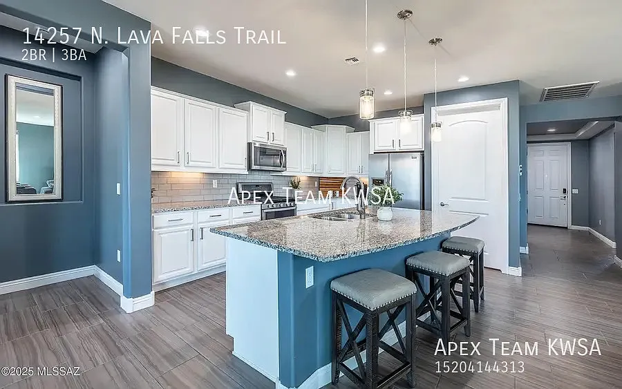 2br/3ba with a Bonus Room in Dove Mountain 55+Community! — Photo 2