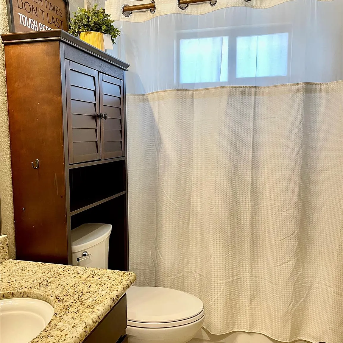 3 bed, 2.0 bath, 1377 sqft, $1,975 — Photo 3
