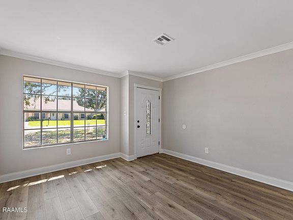 5th image of 106 Granada Dr