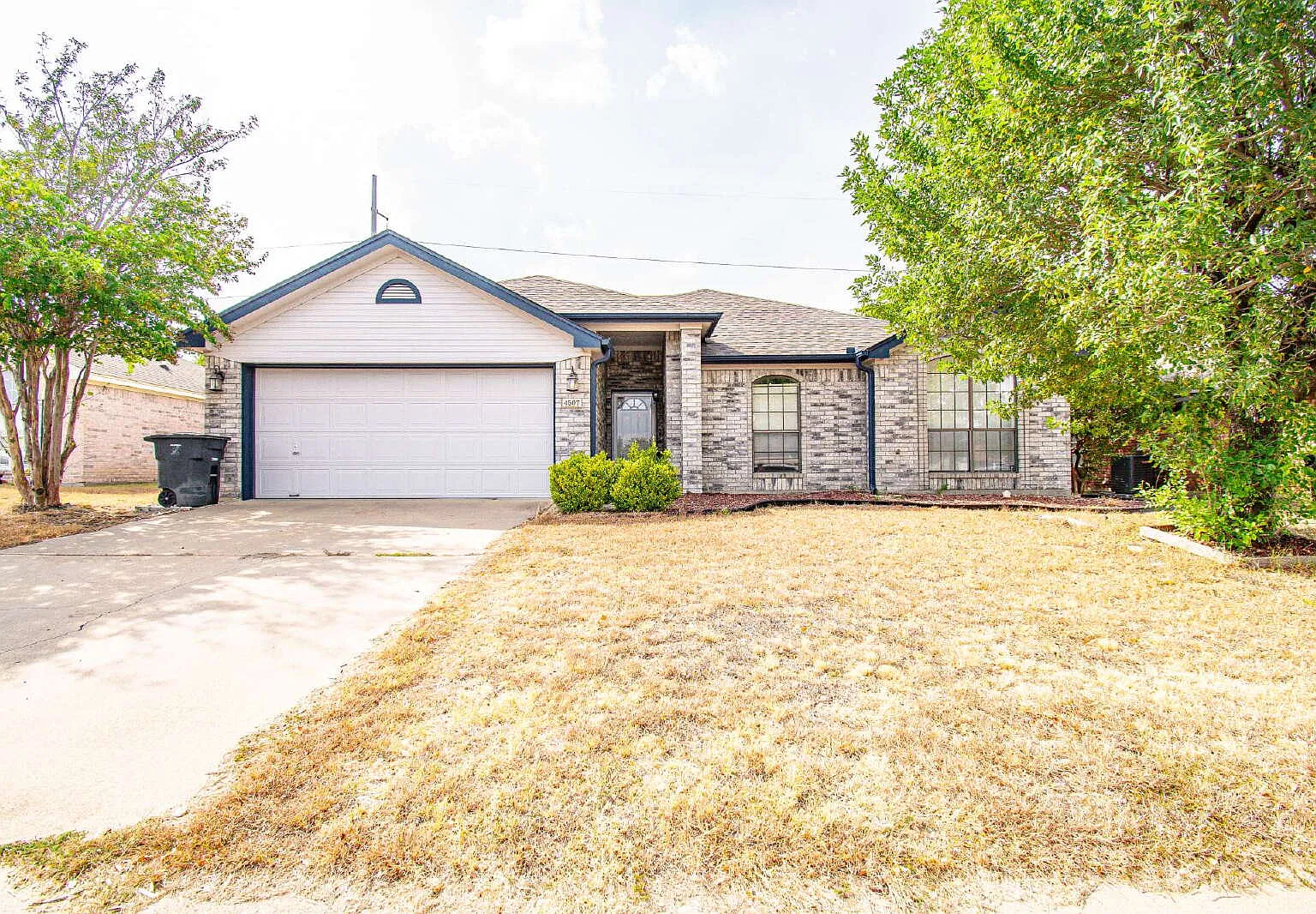 3 bed, 2.0 bath, 1337 sqft, $1,350 — Photo 1