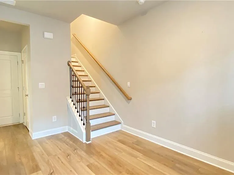 1040 Knoxboro Ln — Photo 6