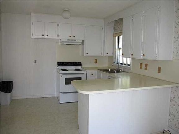 3rd image of 9112 Untreiner Ave