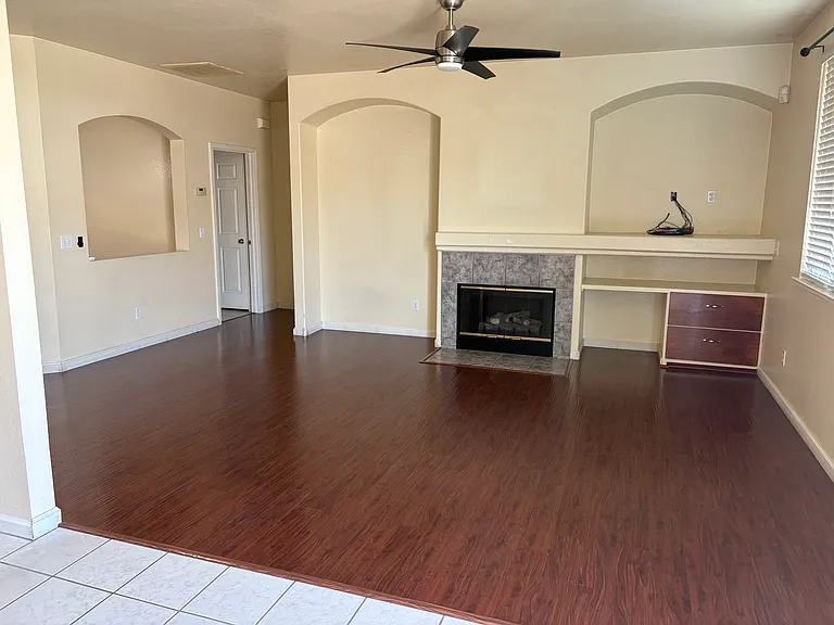 1594 Sierra Creek Dr — Photo 2