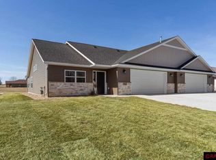 2842 Meadowview Ln NE, Owatonna, MN 55060
