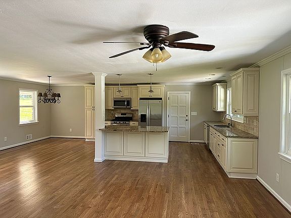 2nd image of 937 Roanoke Dr