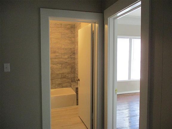5th image of 507 S Seaman St