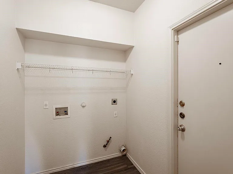 570 Hogan — Photo 13