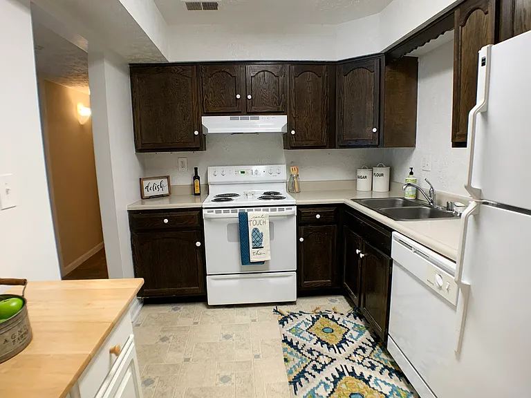 Knobs Pointe Apartments — Photo 36