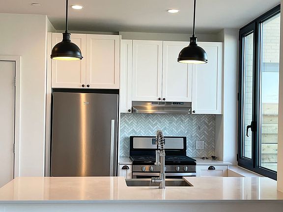 5th image of 1525 Bedford Ave #908