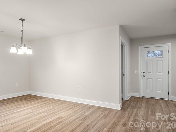 4th image of 4238 Mackinnon Dr