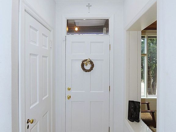 Entranceway With skylight and spacious hall closet